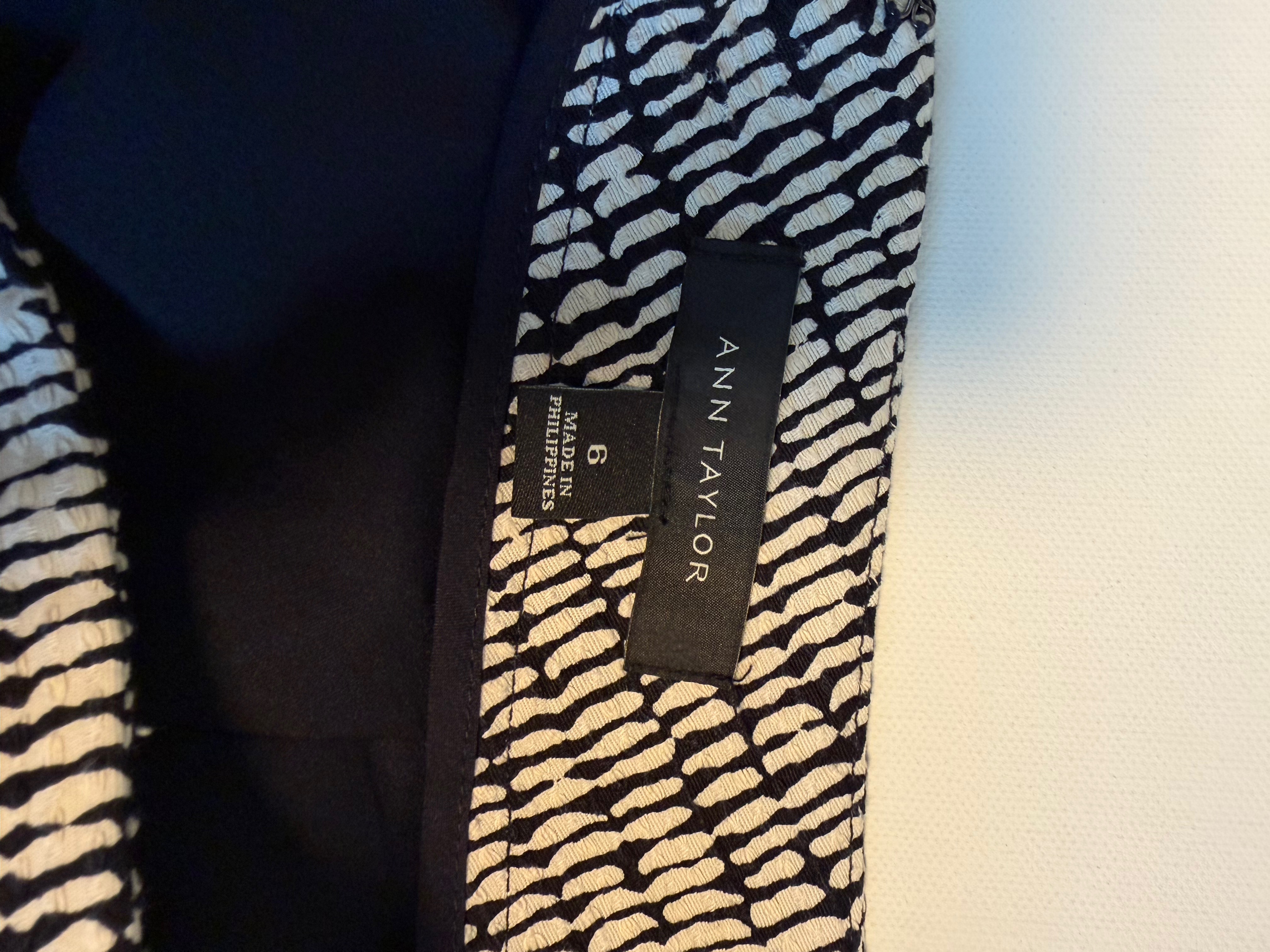 White House Black Market Sheat Dress 8 Black and White Tailored Fit Old Money Business Casual Minimalist Chic
